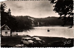 Le Lac Pavin Le plus beau des lacs de cratere France