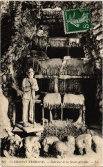 Clermont-Ferrand Interieur de la Grotte petrifiee France à Clermont-Ferrand