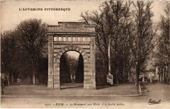 Riom Le Monument aux Morts et le Jardin public France -
													63 Puy de Dôme
												