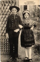 Auvergne Jean et Mariette se rendant a la noce France