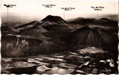 Puy de Dome En avion et la Chaine des Domes France