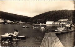 Lac Chambon La Plage, embarcadere des Pedalos France