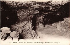 Musee des Volcans Grotte Rouge, bombes volcaniques France -
													63 Puy de Dôme
												