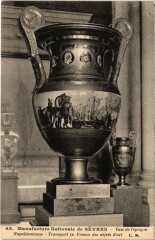 Sevres Manufacture Nationale Vase de l'epoque -
													92 Hauts de Seine
												