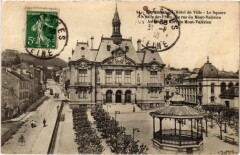 Carte postale ancienne L'Hôtel de Ville - Le Square - La Salle des Fêtes - La Rue du Mont-Valérien - Au loin, le fort du Mont-Valérien
                                                                     à Suresnes
                                