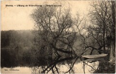 Sevres Etang de Ville d'Avray Arbre couche à Ville-d'Avray