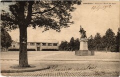 Carte postale ancienne Asnieres Place de l'Hotel de Ville
                                                                     à Asnières-sur-Seine
                                