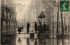 Carte postale ancienne Crue de la Seine - Place de la Mairie
                                                                     à Clichy
                                