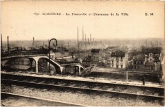 Suresnes La Passerelle et panorama de la Ville à Suresnes