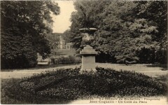 Rueil Manoir de Richelieu un coin du parc