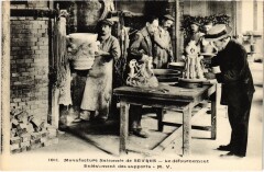 Sevres Manufacture Nationale Defournement Enlevement des supports -
													92 Hauts de Seine
												