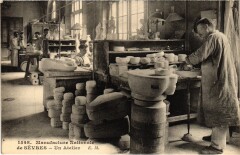 Sevres Manufacture Nationale un atelier -
													92 Hauts de Seine
												