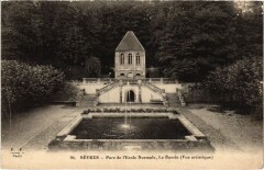 Sevres Parc de l'Ecole Normale Le Bassin -
													92 Hauts de Seine
												