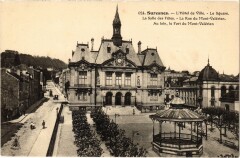 Carte postale ancienne L'Hôtel de Ville - Le Square - La Salle des Fêtes - La Rue du Mont-Valérien - Au loin, le fort du Mont-Valérien
                                                                     à Suresnes
                                