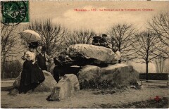 Meudon Le Dolmen sur la Terrasse du Chateau à Meudon