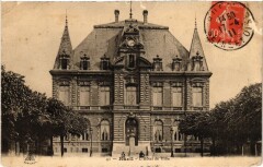 Rueil-Malmaison L'Hotel de Ville à Rueil-Malmaison