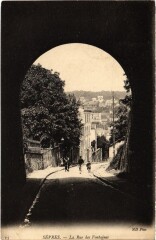 Sevres La Rue des Fontaines