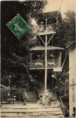 Carte postale ancienne Le Plessis-Robinson Le Gros Chataignier
                                                                     au Plessis-Robinson
                                