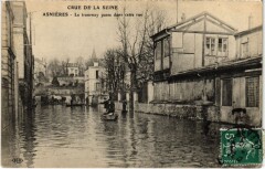 Asnieres-sur-Seine Le Tramway Passe dans Cette Rue - Inondations