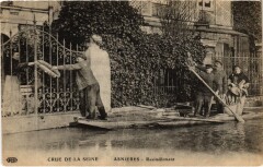 Asnieres-sur-Seine Crue de la Seine - Ravitaillement