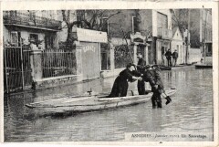 Asnieres-sur-Seine Inondations 1910 - Un Sauvetage