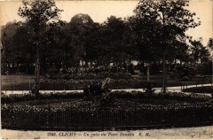 Carte postale ancienne Un coin du Parc Denain
                                                                     à Clichy
                                