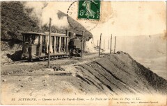 Auvergne Le Train sur le Flanc du Puy France