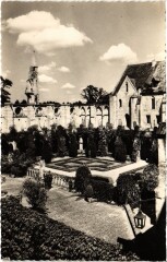 Abbaye de Royaumont Le Cloitre et la tourelle