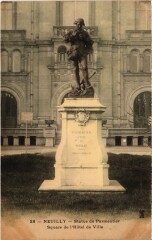 Neuilly-sur-Seine Statue de Parmentier Square de l'Hotel de Ville à Neuilly-sur-Seine
