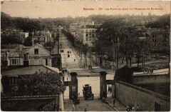 Sevres La Porte du Mail et l'Avenue de Bellevue -
													92 Hauts de Seine
												