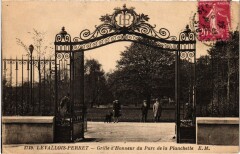 Levallois-Perret Grille d'Honneur du Parc de la Planchette -
																					92300 Levallois-Perret
																			