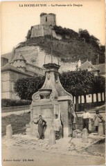La Roche Guyon Fontaine et le Donjon à La Roche-Guyon
