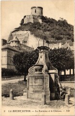 La Roche Guyon Fontaine et le Chateau à La Roche-Guyon
