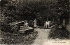 Presles Le lavoir de Montbray à Presles
