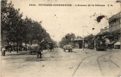 Courbevoie L'Avenue de la Defense France à Courbevoie