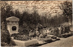 Asnieres Interieur du Cimetiere des Chiens France