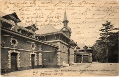 Carte postale ancienne Bois de Boulogne - Château de Bagatelle - Les Ecuries
                                                                     à Paris
                                
