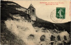 Haute-Isle Eglise taillee dans le Roc France à Haute-Isle