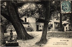 Carte postale ancienne Saint-Cucufa La Ferme et la Fontaine France
                                                                     à Rueil-Malmaison
                                