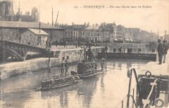 Dunkerque Un Sous Marin Dans Les Ecluses à Dunkerque