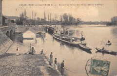 Chateauneuf Sur Sarthe Entree D'Un Bateau Dans L'Ecluse Bassin Inferieur