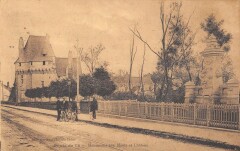 Ponts De Ce Monument Aux Morts Et Chateau