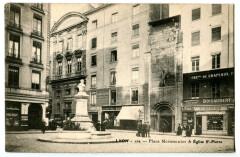 Rhône Lyon Place Meissonnier et eglise Saint-Pierre animé