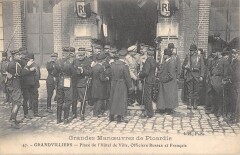 Grandvilliers - Place De L'Hotel De Ville - Officiers Russes Et Francais à Grandvilliers