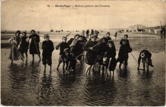 Berck-Plage Enfants pechant des Crevettes à Berck