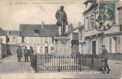Beauvais - Place Et Statue Ernest Gerard à Beauvais