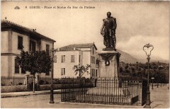 Corte Place et Statue du Duc de Padoue à Corte