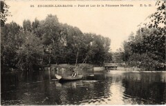 Enghien les Bains Pont et Lac de la Princesse Mathilde France à Enghien-les-Bains