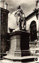Pontoise Statue du General Leclerc France -
																					95000 Pontoise
																			