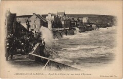 Arromanches Aspect de la Digue par Une Maree d'Equinoxe